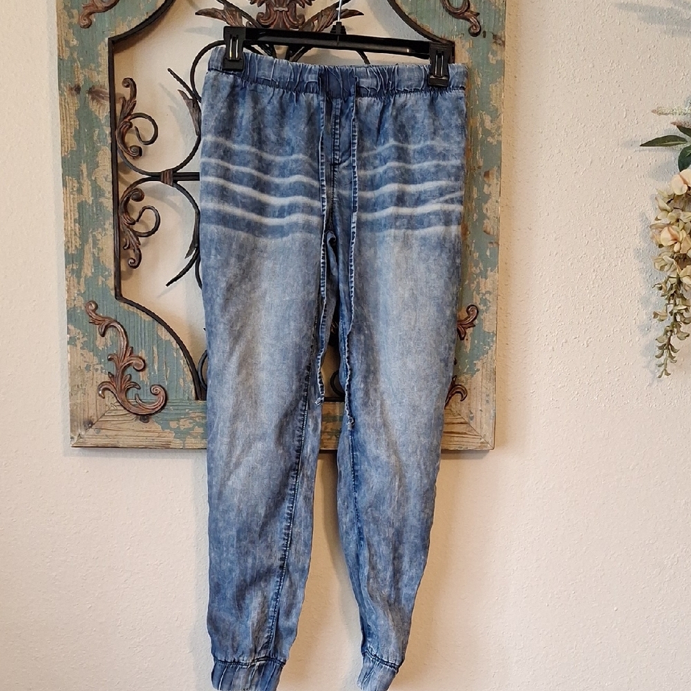 No Boundaries Blue JOGGER Jeggings. Excellent Condition Size 1